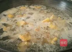 Illustration of how to make coconut mushroom chicken soup 8