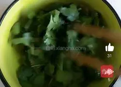 Illustration of how to make coriander and egg soup 5