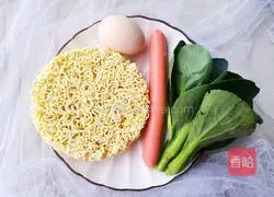 Giant Illustration of how to make delicious fried instant noodles 1