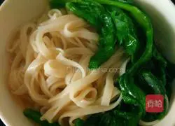 Illustration of how to make spicy and sour noodles 9