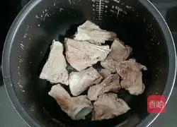 Horse hoof corn Pork bone soup recipe 7