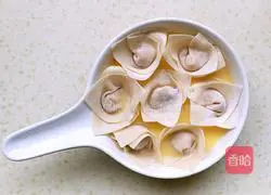 Illustration of how to make egg-shaped flower wontons 9