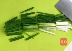 Illustration of how to make scallion noodles 3