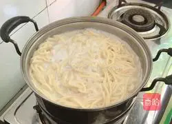 Illustration of how to make cold noodles with eggplant river fishing 21
