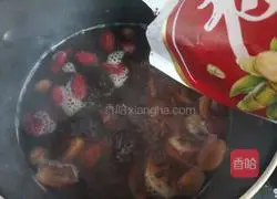 Illustration of how to make red date and lotus root soup (nourishing yin, moistening lungs and replenishing qi and blood) 6