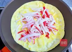 Illustration of how to make scrambled eggs with crab sticks 8