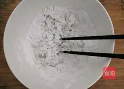 Illustration of how to make wolfberry fermented meatball soup 2