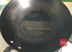 Illustration of how to stir-fry bitter melon with pickled mustard 2