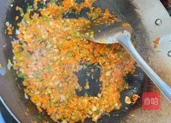 Illustration of how to make carrot, onion, mushroom and beef xiaolongbao 8