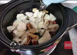 Lotus root, taro and red date soup recipe 8