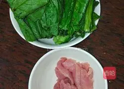 Illustration of how to make lean meat and wheat vegetable soup 3