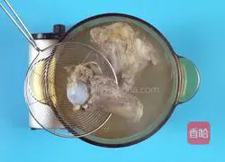 Recipe for making rice cooker pork bone health soup 3