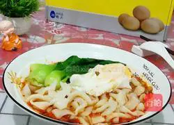 Illustration of how to make noodles with juice by hand 15