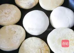 Illustration of how to make beef patties 9