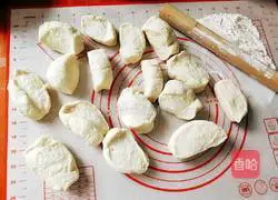 Illustration of how to make fish fillet buns 12