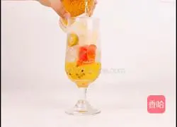 Illustration of how to make summer fruit tea 6