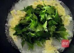 Chrysanthemum leaf egg Illustration of how to make soup 6