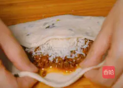 Hand Illustration of making beef patties 6