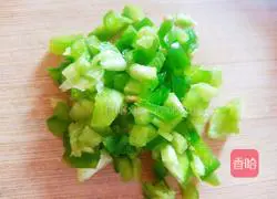 Illustration of how to use golden needle ribbons to welcome the New Year 3