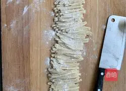 Illustration of how to make hand-made noodles at home 18