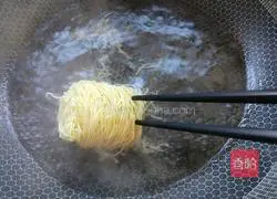 Illustration of how to make fish balls and bamboo noodles 4