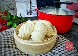 Illustration of how to make soft and delicious flower oil rolls 17