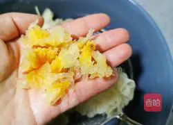 Recipe for Tremella Peach Gum Nourishing and Beauty Soup 6