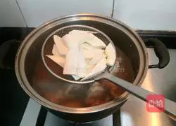 Illustration of how to make wild rice fungus chicken soup 11