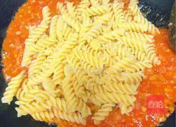 Illustration of how to make tomato spiral pasta 9