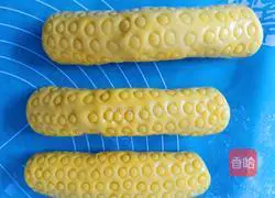 Illustration of how to make corn buns 11