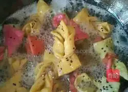 Illustration of how to make snacks with small dried fruits 5