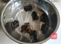 Illustration of how to make cabbage, pork belly and frozen tofu stew 2