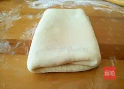 Illustration of how to make Vienna knot 9