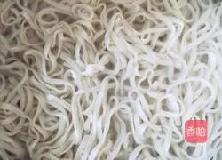 Illustration of how to make scallion oil noodles 10