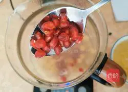 Tremella, lotus seeds and pomegranate soup Illustration of how to do it 7