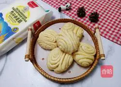 Illustration of how to make milk-flavored flower rolls 13