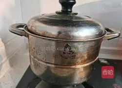 Illustration of how to make corn dough with bamboo shoot leaves and oil residue 18