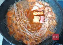 Thai Tom Yum Kung Vermicelli Soup Recipe Illustration 5