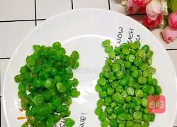 Illustration of how to make pea noodles 4