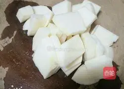 Illustration of how to make pig's feet and sweet potato soup 4