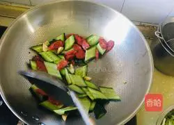 Illustration of how to make sausage and cucumber 4