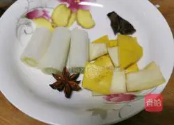 Illustration of how to make pork ribs and lotus root soup 2