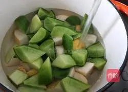 Illustration of how to make green radish and snow pear soup 8