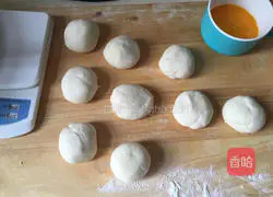 Illustration of how to make fennel buns 5