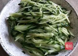 Illustration of how to make three-wire noodles 3