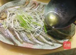 Illustration of how to make steamed small yellow croaker 5