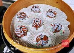 Illustration of how to make two-color flower rolls 9