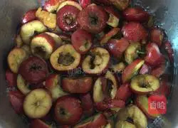 Illustration of how to make rock sugar hawthorn 3