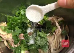 Illustration of how to make shredded chicken (cilantro version) 11