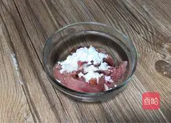 Illustration of how to make vegetable, egg, and shredded pork noodle soup 2